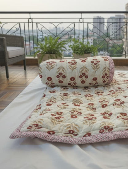 Red & Off White Cotton Quilt - Emenaura