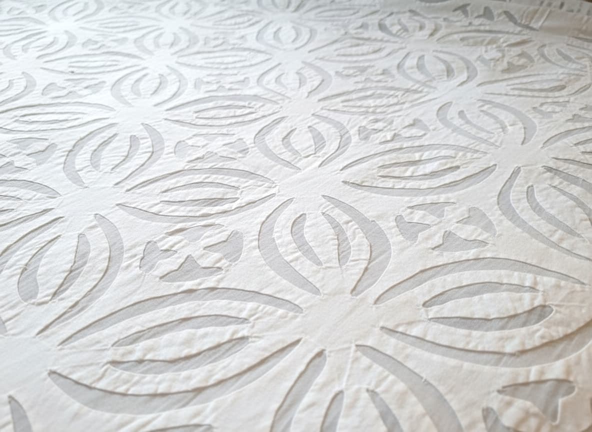 Premium White Applique Bed Cover - Emenaura