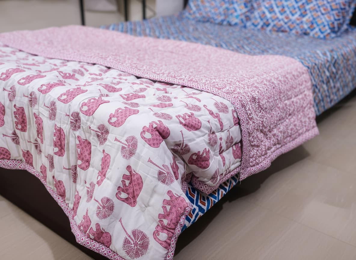 Pink & White Cotton Quilt - Emenaura