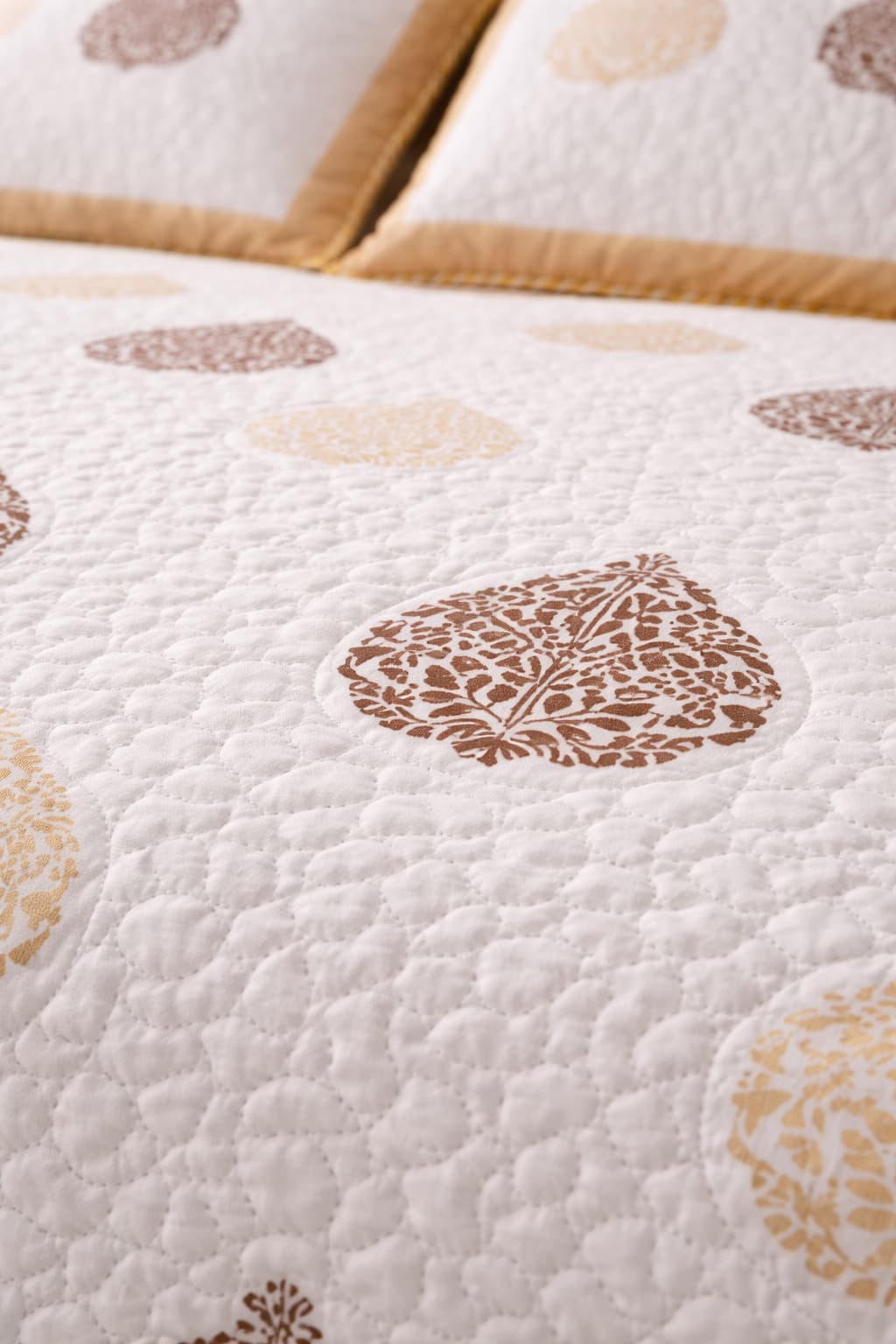 White and yellow Bed Cover- Quilted - Emenaura