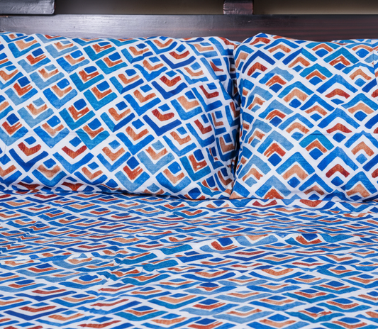 Peacock Clown Sateen Weave Bedsheet - Emenaura