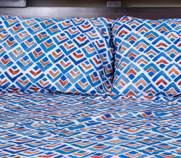 Peacock Clown Sateen Weave Bedsheet - Emenaura