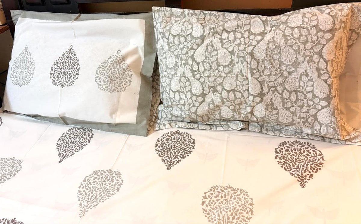 White & Grey Paisley Printed Percale Cotton Bedsheet
