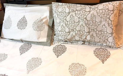 White & Grey Paisley Printed Percale Cotton Bedsheet
