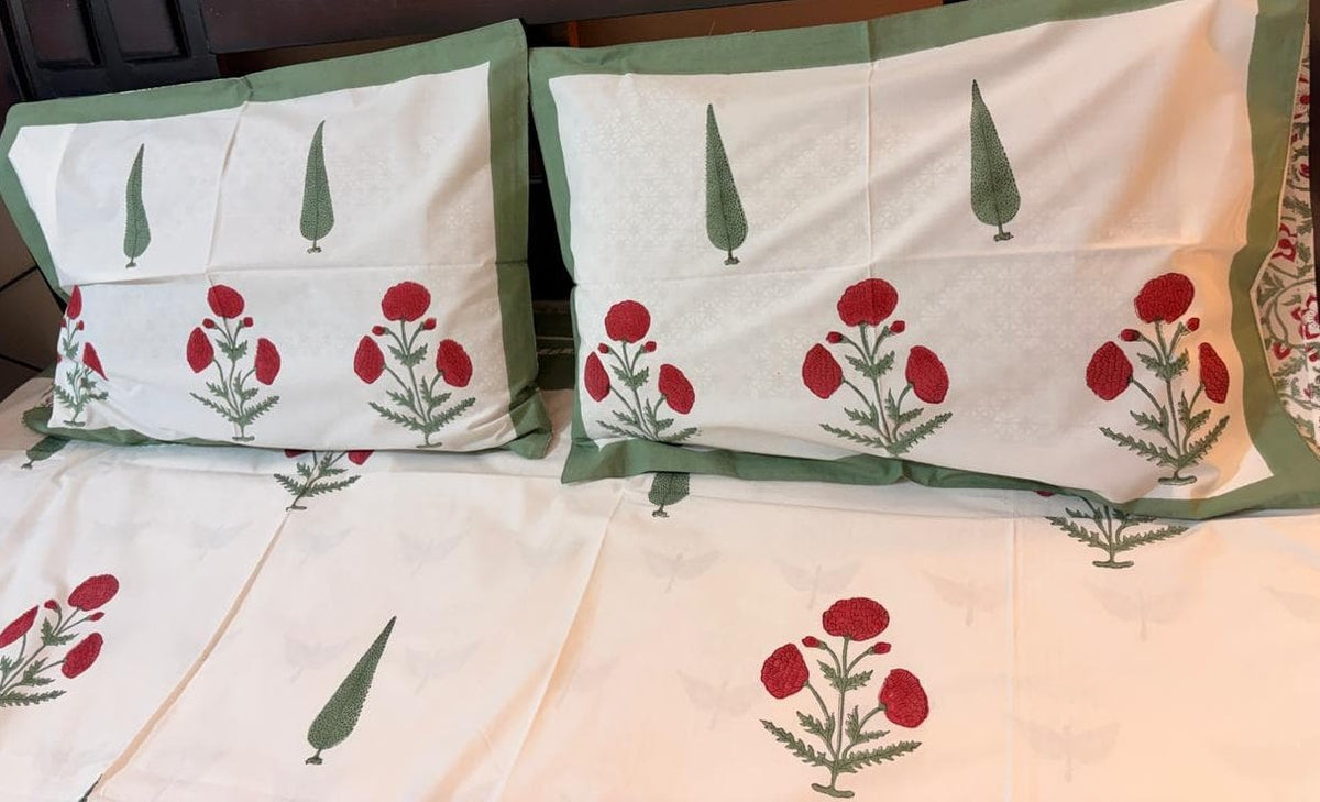 White Floral Printed Percale Cotton Bedsheet – Red & Green