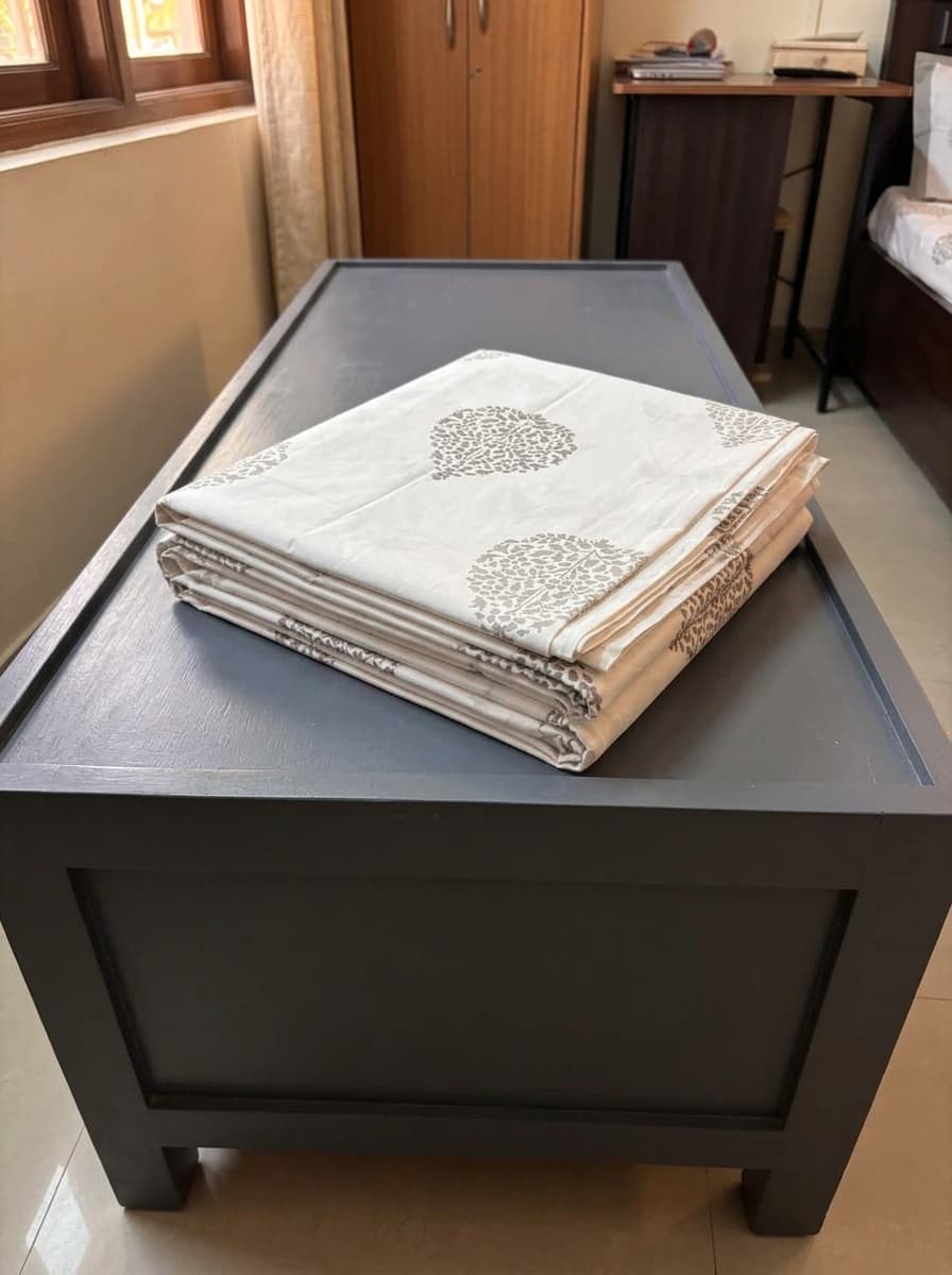 White & Grey Paisley Printed Percale Cotton Bedsheet